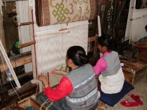 Tejido de alfombras se convirtió en la principal actividad de la artesanía tibetana Centros