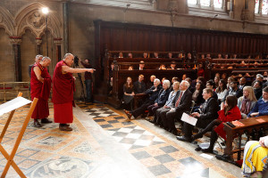 Su Santidad el Dalai Lama hablando a miembros de la Universidad de Cambridge sobre "Educando al Corazón", en St.John´s College, en Cambridge, Inglaterra, el 19 de abril de 2013. Foto John Thompson/Cambridge