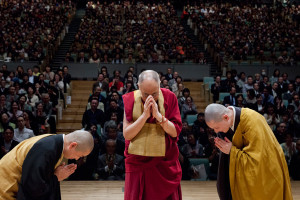 Su Santidad el Dalai Lama con los monjes de Soto Zen en Gifu, Japón, el 8 de abril de 2015. Foto/Tenzin Jigmey