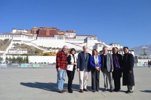 EEUU delegados del Congreso frente a Palacio de Potala en Lhasa, Tíbet