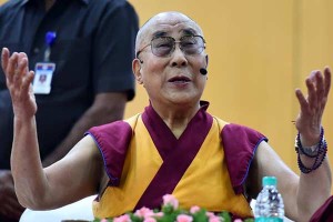 El líder espiritual, el Dalai Lama, durante su conferencia especial sobre el Enfoque Humano para la Paz Mundial, Instituto Tecnológico Indio de Madrás, en Chennai, el 10 de noviembre de 2015
