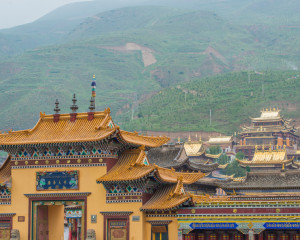 El monasterio Rongwo fue una vez el centro de vida en la ciudad conocida como Tongren en chino y Rebkong en tibetano, pero el rápido desarrollo está cambiando esto.