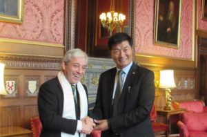 Sikyong Dr.Lobsang Sangay con el Hon. Presidente de la Cámara de los Comunes, John Bercow en el Parlamento, ayer 1º de noviembre