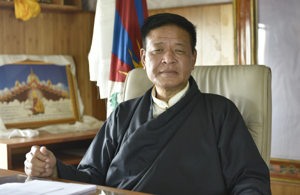 Excelentísimo Presidente Sr. Penpa Tsering