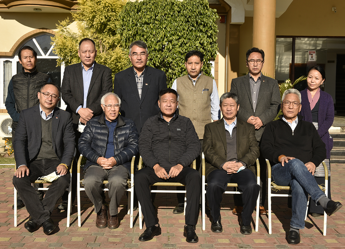 Foto de grupo del nuevo Comité Permanente de Estrategia.